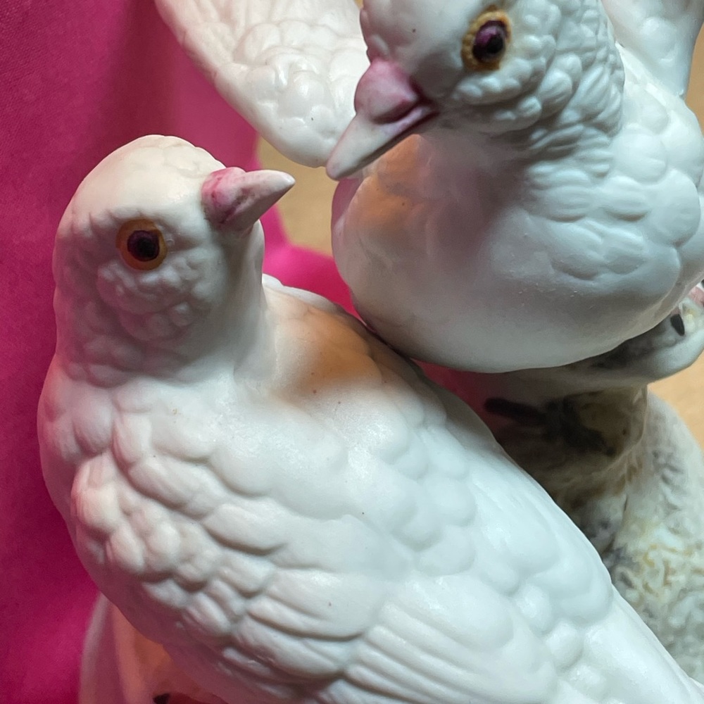 Gorham Porcelain Music Box with 2 White Doves